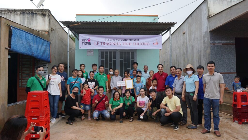Presenting Ceremony for Home#37 - Lễ trao nhà tình thương số 37.