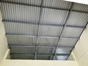 Trần nhà ngôi nhà tình thương số 42 đã hoàn thành
